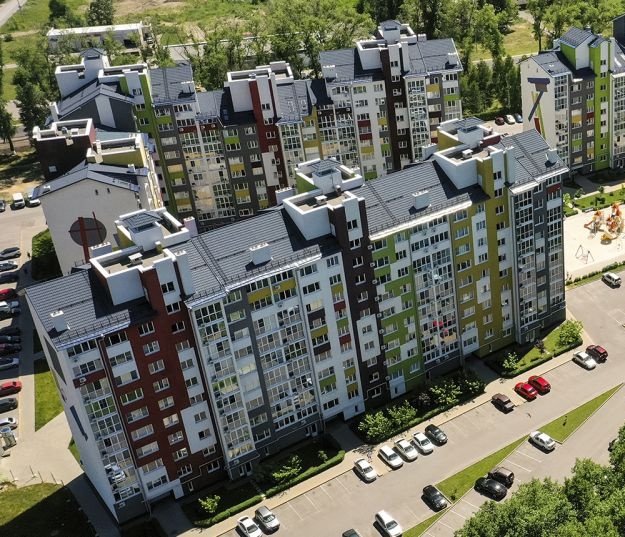 Скатные кровли секций жилого комплекса, работы под ключ